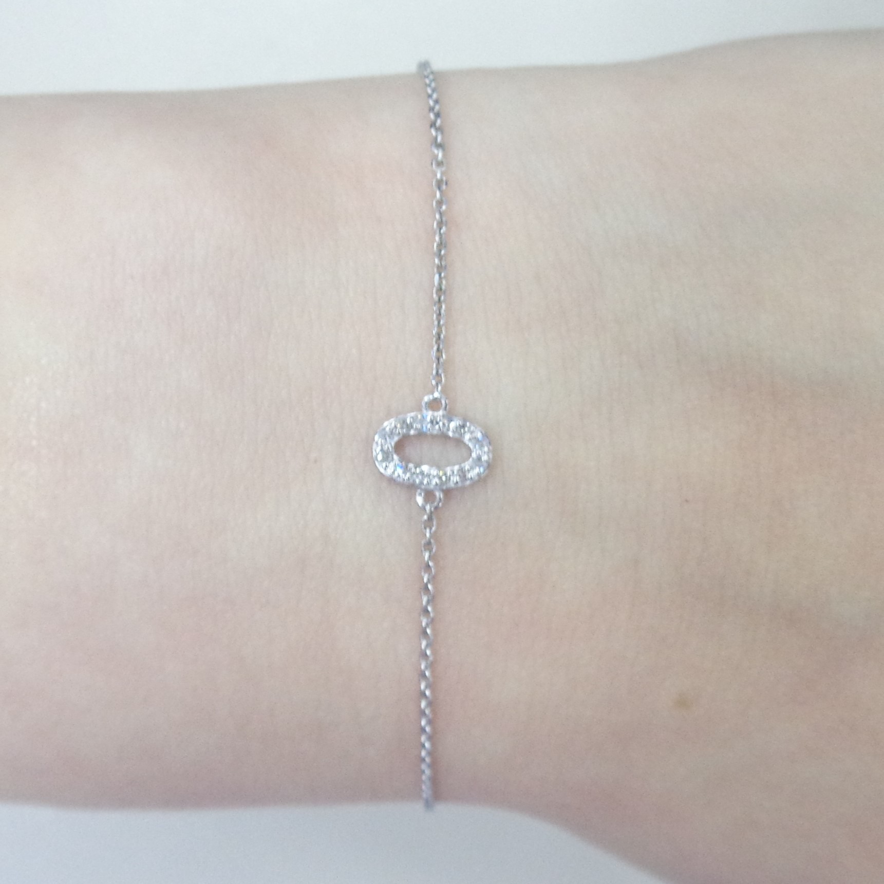 Браслет из белого золота с бриллиантами "О"